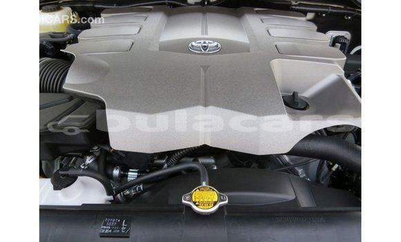 Buy Import Toyota Land Cruiser White Car in Import - Dubai in Central Buy Import Toyota Land Cruiser White Car in Import - Dubai in Central