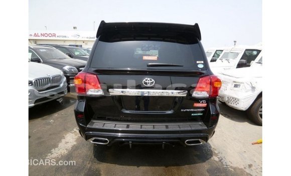 Acheter Import Voiture Toyota Land Cruiser Noir à Import - Dubai, Central Acheter Import Voiture Toyota Land Cruiser Noir à Import - Dubai, Central