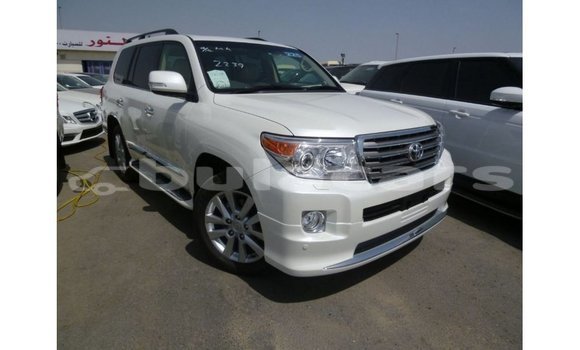 Acheter Import Voiture Toyota Land Cruiser Blanc à Import - Dubai, Central Acheter Import Voiture Toyota Land Cruiser Blanc à Import - Dubai, Central