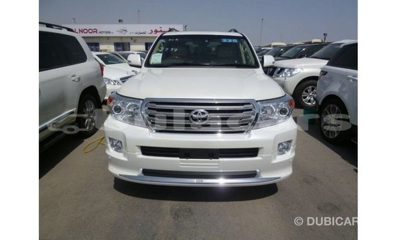 Acheter Import Voiture Toyota Land Cruiser Blanc à Import - Dubai, Central Acheter Import Voiture Toyota Land Cruiser Blanc à Import - Dubai, Central