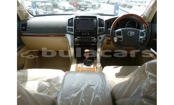 Acheter Import Voiture Toyota Land Cruiser Blanc à Import - Dubai, Central Acheter Import Voiture Toyota Land Cruiser Blanc à Import - Dubai, Central