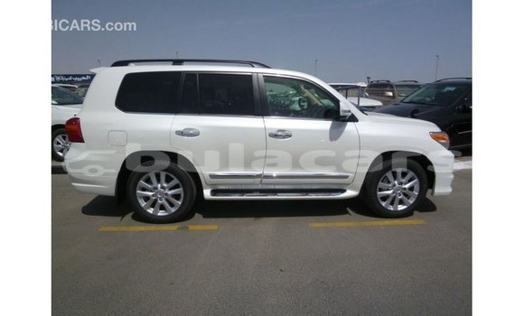 Acheter Import Voiture Toyota Land Cruiser Blanc à Import - Dubai, Central Acheter Import Voiture Toyota Land Cruiser Blanc à Import - Dubai, Central