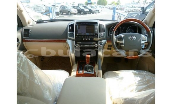 Buy Import Toyota Land Cruiser White Car in Import - Dubai in Central Buy Import Toyota Land Cruiser White Car in Import - Dubai in Central