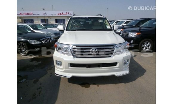 Buy Import Toyota Land Cruiser White Car in Import - Dubai in Central Buy Import Toyota Land Cruiser White Car in Import - Dubai in Central