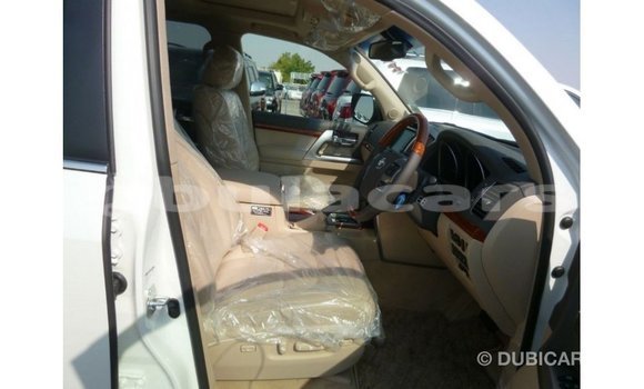 Buy Import Toyota Land Cruiser White Car in Import - Dubai in Central Buy Import Toyota Land Cruiser White Car in Import - Dubai in Central
