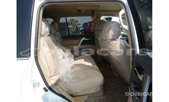 Buy Import Toyota Land Cruiser White Car in Import - Dubai in Central Buy Import Toyota Land Cruiser White Car in Import - Dubai in Central