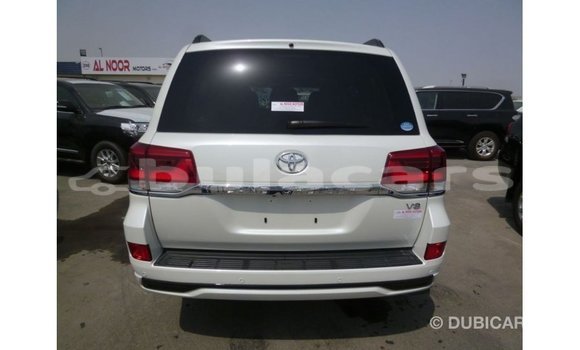 Buy Import Toyota Land Cruiser White Car in Import - Dubai in Central Buy Import Toyota Land Cruiser White Car in Import - Dubai in Central