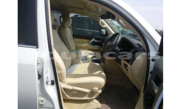 Buy Import Toyota Land Cruiser White Car in Import - Dubai in Central Buy Import Toyota Land Cruiser White Car in Import - Dubai in Central