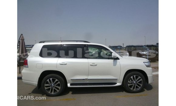 Buy Import Toyota Land Cruiser White Car in Import - Dubai in Central Buy Import Toyota Land Cruiser White Car in Import - Dubai in Central