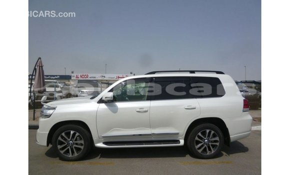 Buy Import Toyota Land Cruiser White Car in Import - Dubai in Central Buy Import Toyota Land Cruiser White Car in Import - Dubai in Central