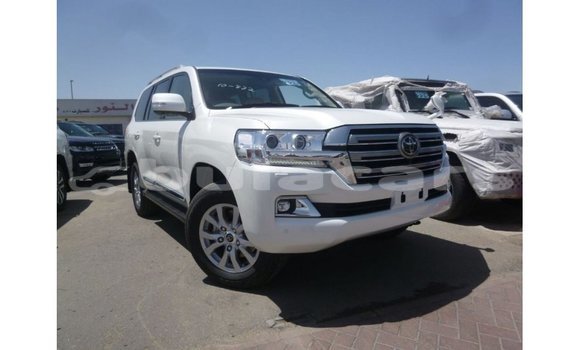 Acheter Import Voiture Toyota Land Cruiser Blanc à Import - Dubai, Central Acheter Import Voiture Toyota Land Cruiser Blanc à Import - Dubai, Central
