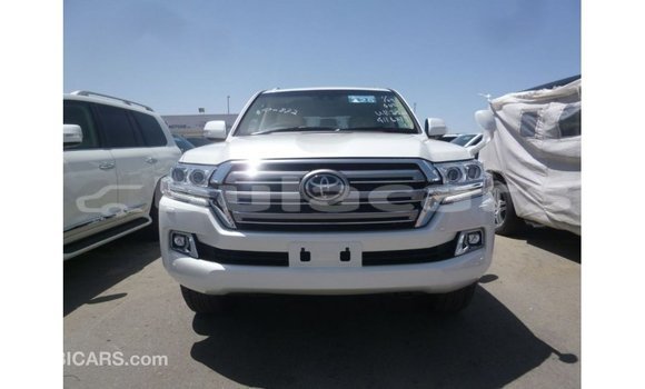 Acheter Import Voiture Toyota Land Cruiser Blanc à Import - Dubai, Central Acheter Import Voiture Toyota Land Cruiser Blanc à Import - Dubai, Central