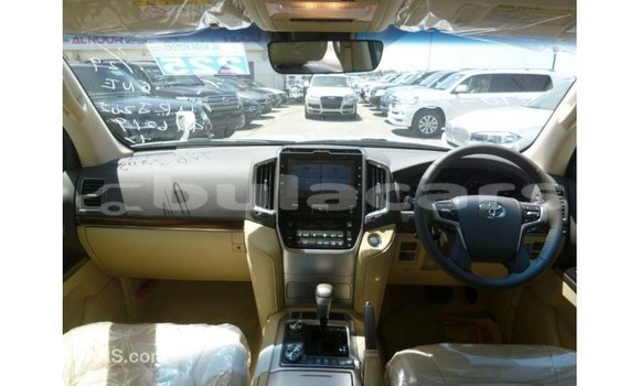 Acheter Import Voiture Toyota Land Cruiser Blanc à Import - Dubai, Central Acheter Import Voiture Toyota Land Cruiser Blanc à Import - Dubai, Central