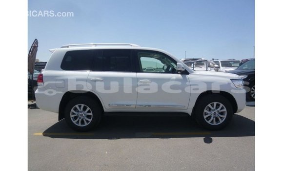 Acheter Import Voiture Toyota Land Cruiser Blanc à Import - Dubai, Central Acheter Import Voiture Toyota Land Cruiser Blanc à Import - Dubai, Central