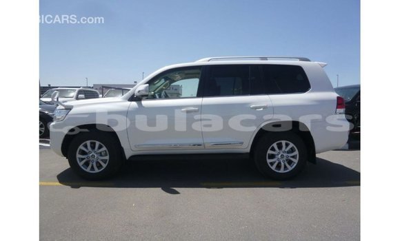 Acheter Import Voiture Toyota Land Cruiser Blanc à Import - Dubai, Central Acheter Import Voiture Toyota Land Cruiser Blanc à Import - Dubai, Central