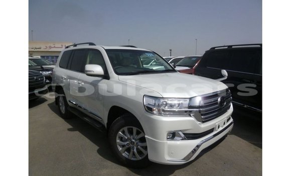 Buy Import Toyota Land Cruiser White Car in Import - Dubai in Central Buy Import Toyota Land Cruiser White Car in Import - Dubai in Central
