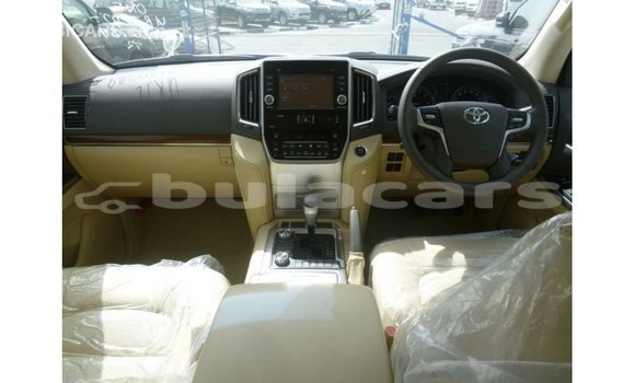 Buy Import Toyota Land Cruiser White Car in Import - Dubai in Central Buy Import Toyota Land Cruiser White Car in Import - Dubai in Central