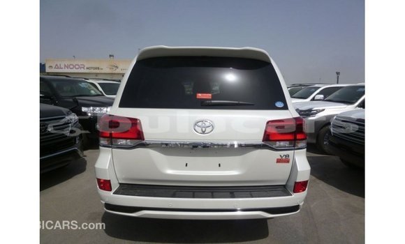 Buy Import Toyota Land Cruiser White Car in Import - Dubai in Central Buy Import Toyota Land Cruiser White Car in Import - Dubai in Central