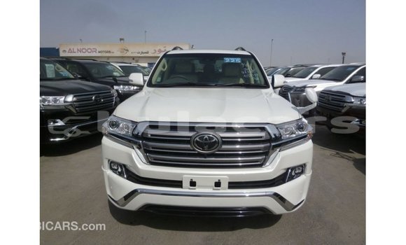 Buy Import Toyota Land Cruiser White Car in Import - Dubai in Central Buy Import Toyota Land Cruiser White Car in Import - Dubai in Central