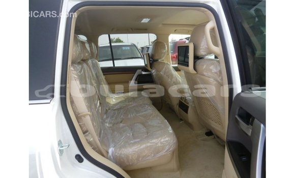 Buy Import Toyota Land Cruiser White Car in Import - Dubai in Central Buy Import Toyota Land Cruiser White Car in Import - Dubai in Central