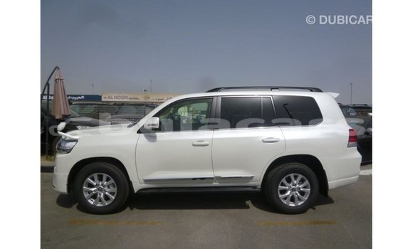 Buy Import Toyota Land Cruiser White Car in Import - Dubai in Central Buy Import Toyota Land Cruiser White Car in Import - Dubai in Central