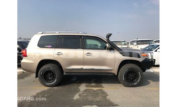 Buy Import Toyota Land Cruiser Other Car in Import - Dubai in Central Buy Import Toyota Land Cruiser Other Car in Import - Dubai in Central
