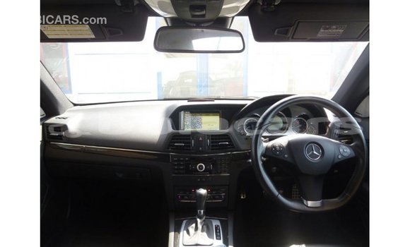 Acheter Import Voiture Mercedes-Benz 190 Gris à Import - Dubai, Central Acheter Import Voiture Mercedes-Benz 190 Gris à Import - Dubai, Central