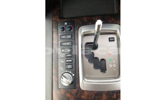 Acheter Import Voiture Toyota Land Cruiser Blanc à Import - Dubai, Central Acheter Import Voiture Toyota Land Cruiser Blanc à Import - Dubai, Central