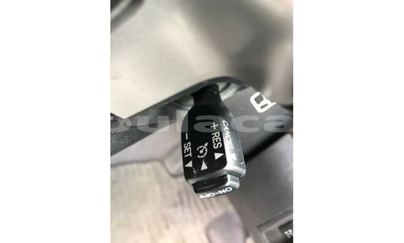 Acheter Import Voiture Toyota Land Cruiser Blanc à Import - Dubai, Central Acheter Import Voiture Toyota Land Cruiser Blanc à Import - Dubai, Central