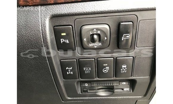 Acheter Import Voiture Toyota Land Cruiser Blanc à Import - Dubai, Central Acheter Import Voiture Toyota Land Cruiser Blanc à Import - Dubai, Central