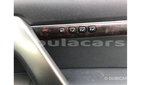 Acheter Import Voiture Toyota Land Cruiser Blanc à Import - Dubai, Central Acheter Import Voiture Toyota Land Cruiser Blanc à Import - Dubai, Central