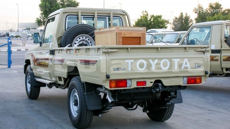 Big with watermark toyota land cruiser central import dubai 6541