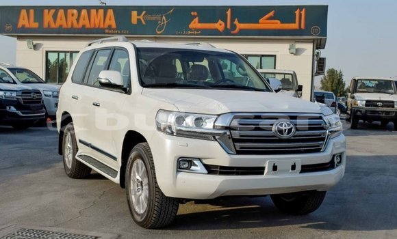 Acheter Import Voiture Toyota Land Cruiser Blanc à Import - Dubai, Central Acheter Import Voiture Toyota Land Cruiser Blanc à Import - Dubai, Central