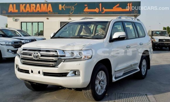Acheter Import Voiture Toyota Land Cruiser Blanc à Import - Dubai, Central Acheter Import Voiture Toyota Land Cruiser Blanc à Import - Dubai, Central