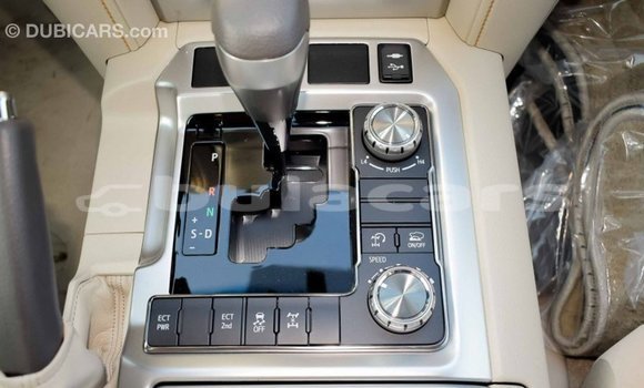 Acheter Import Voiture Toyota Land Cruiser Blanc à Import - Dubai, Central Acheter Import Voiture Toyota Land Cruiser Blanc à Import - Dubai, Central
