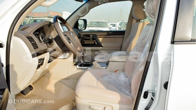 Big with watermark toyota land cruiser central import dubai 6543