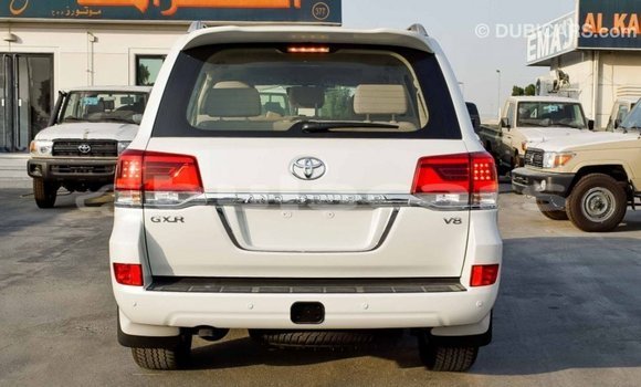 Acheter Import Voiture Toyota Land Cruiser Blanc à Import - Dubai, Central Acheter Import Voiture Toyota Land Cruiser Blanc à Import - Dubai, Central