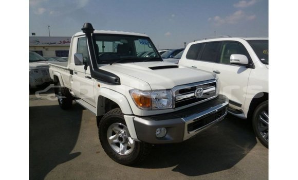 Buy Import Toyota Land Cruiser White Car in Import - Dubai in Central Buy Import Toyota Land Cruiser White Car in Import - Dubai in Central