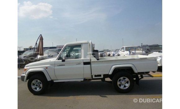 Buy Import Toyota Land Cruiser White Car in Import - Dubai in Central Buy Import Toyota Land Cruiser White Car in Import - Dubai in Central