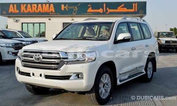 Acheter Import Voiture Toyota Land Cruiser Blanc à Import - Dubai, Central Acheter Import Voiture Toyota Land Cruiser Blanc à Import - Dubai, Central