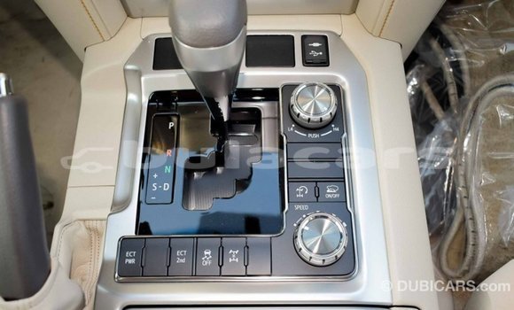 Acheter Import Voiture Toyota Land Cruiser Blanc à Import - Dubai, Central Acheter Import Voiture Toyota Land Cruiser Blanc à Import - Dubai, Central