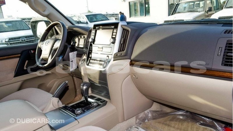 Big with watermark toyota land cruiser central import dubai 6550
