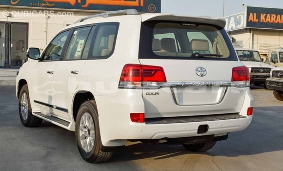 Acheter Import Voiture Toyota Land Cruiser Blanc à Import - Dubai, Central Acheter Import Voiture Toyota Land Cruiser Blanc à Import - Dubai, Central