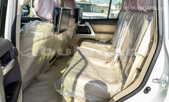 Buy Import Toyota Land Cruiser White Car in Import - Dubai in Central Buy Import Toyota Land Cruiser White Car in Import - Dubai in Central