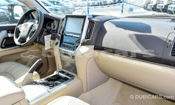 Buy Import Toyota Land Cruiser White Car in Import - Dubai in Central Buy Import Toyota Land Cruiser White Car in Import - Dubai in Central