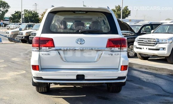 Buy Import Toyota Land Cruiser White Car in Import - Dubai in Central Buy Import Toyota Land Cruiser White Car in Import - Dubai in Central