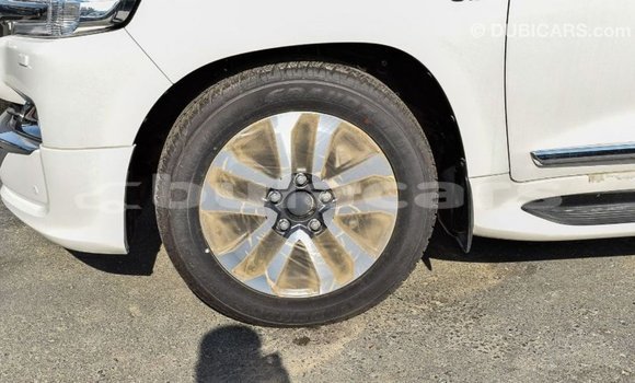 Buy Import Toyota Land Cruiser White Car in Import - Dubai in Central Buy Import Toyota Land Cruiser White Car in Import - Dubai in Central
