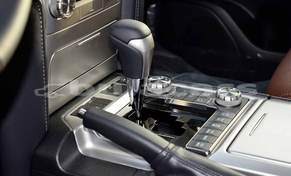 Acheter Import Voiture Toyota Land Cruiser Noir à Import - Dubai, Central Acheter Import Voiture Toyota Land Cruiser Noir à Import - Dubai, Central