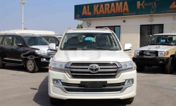 Buy Import Toyota Land Cruiser White Car in Import - Dubai in Central Buy Import Toyota Land Cruiser White Car in Import - Dubai in Central