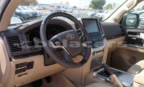 Buy Import Toyota Land Cruiser White Car in Import - Dubai in Central Buy Import Toyota Land Cruiser White Car in Import - Dubai in Central